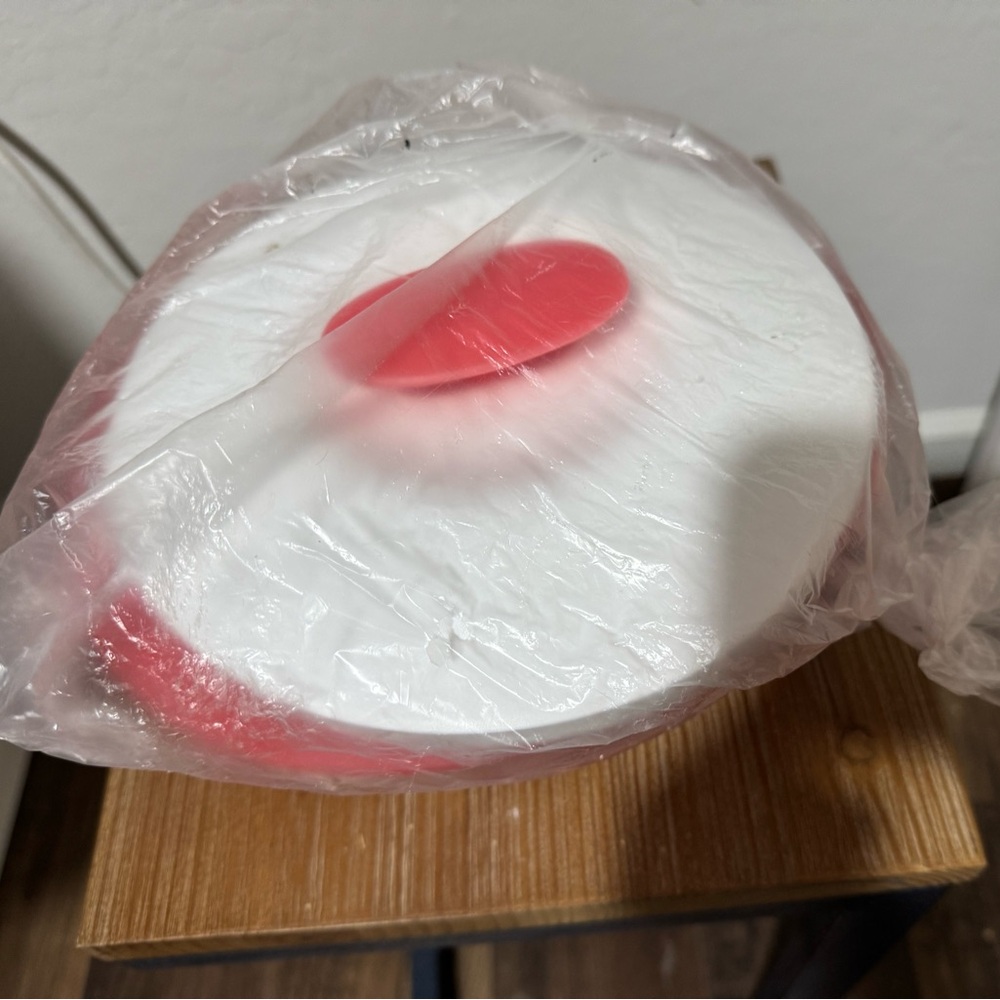 Tupperware tortillas keeper